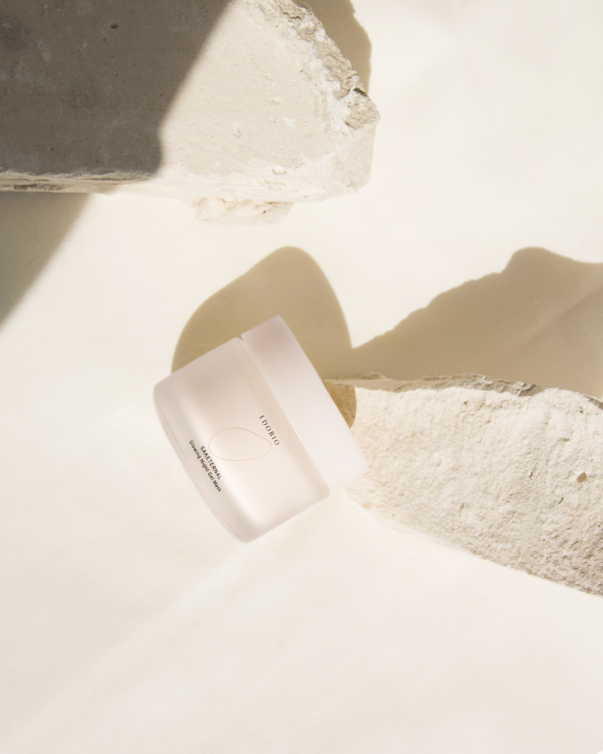 Glowing Overnight Gel Mask with hydrating sake lees and ceramide.