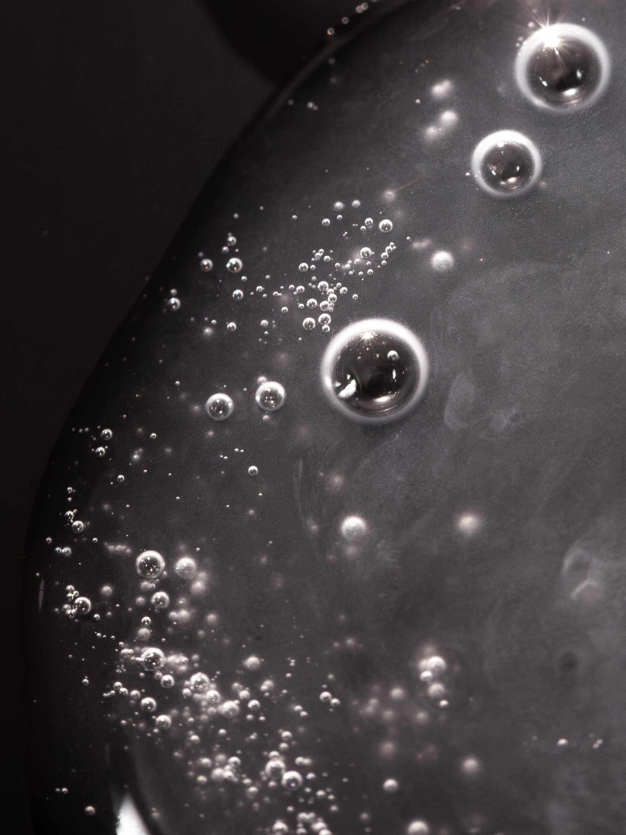 Close-up of Frenava Balancing Serum with bubbles, featuring organic sake lees and yeast extracts.