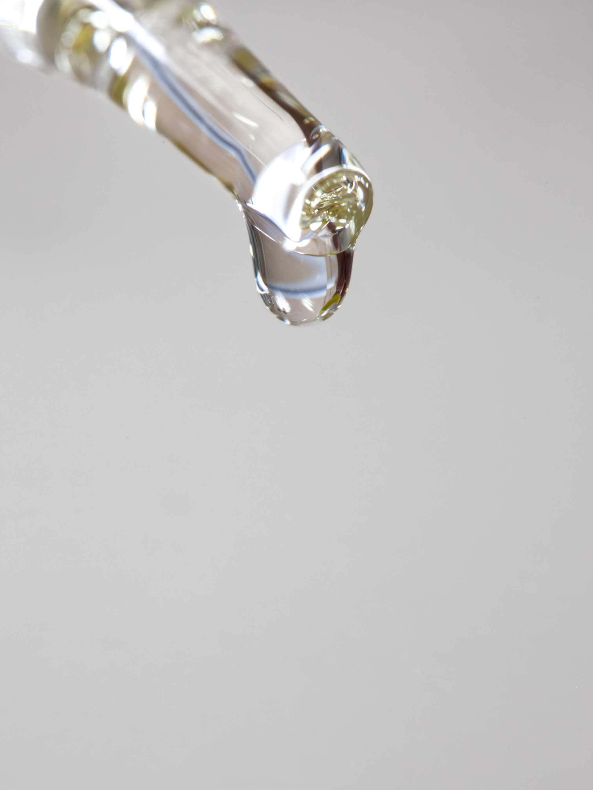 Frenava Emollient Oil dropper with hydrating beauty oil.