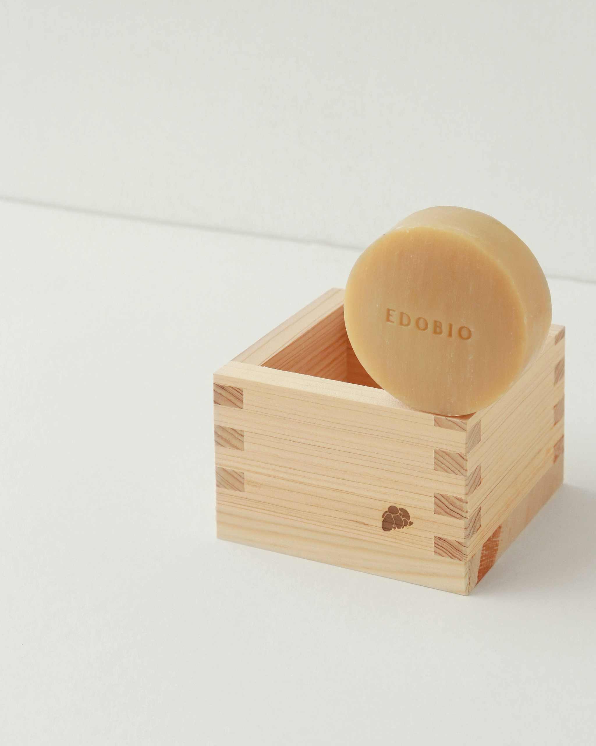 Edobio Masu Moisturizing Souffle Soap with wood dish and foaming net.