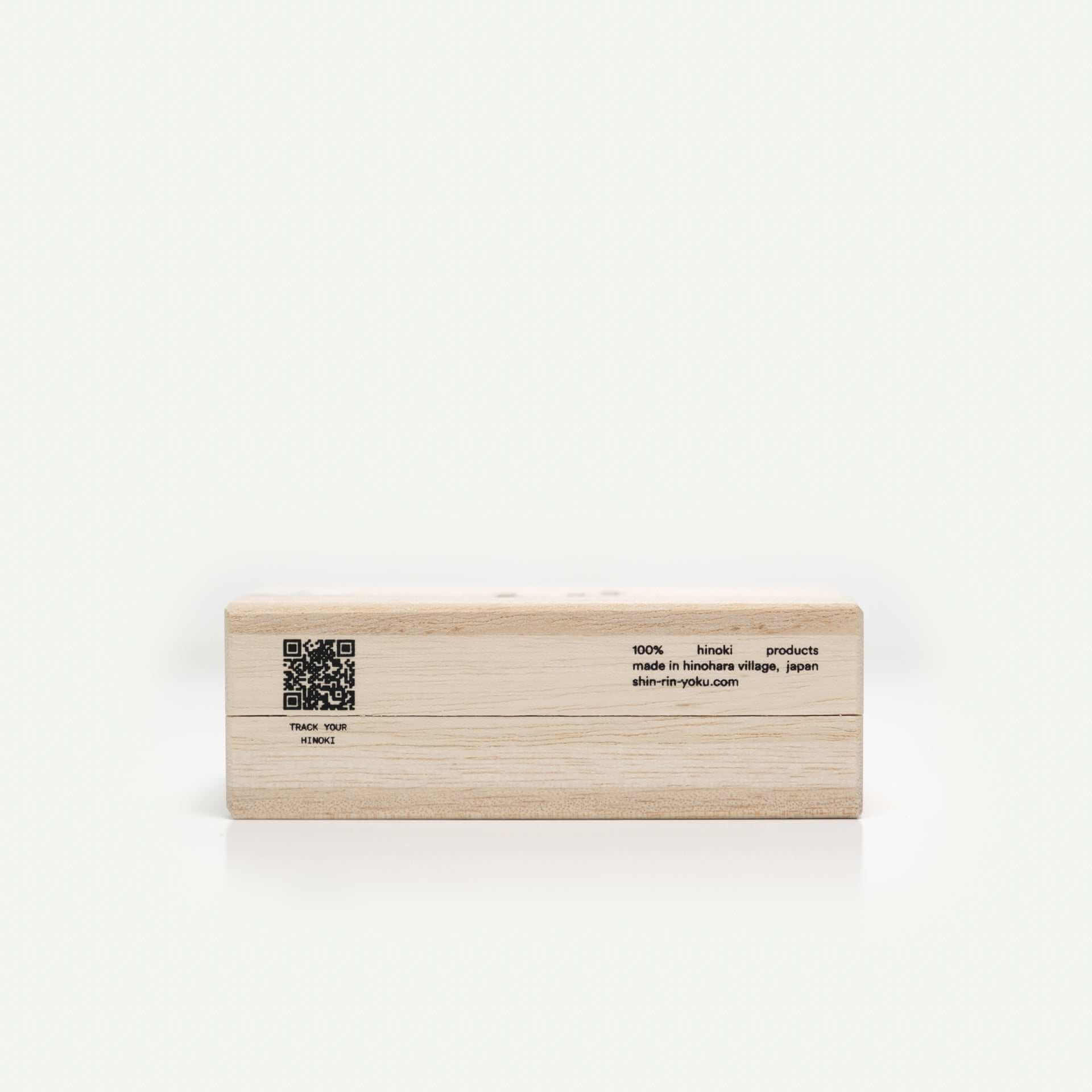 Hinoki Incense Cube PM made with hinoki leaf essential oil from Hinohata Village, ideal for relaxation and meditation.