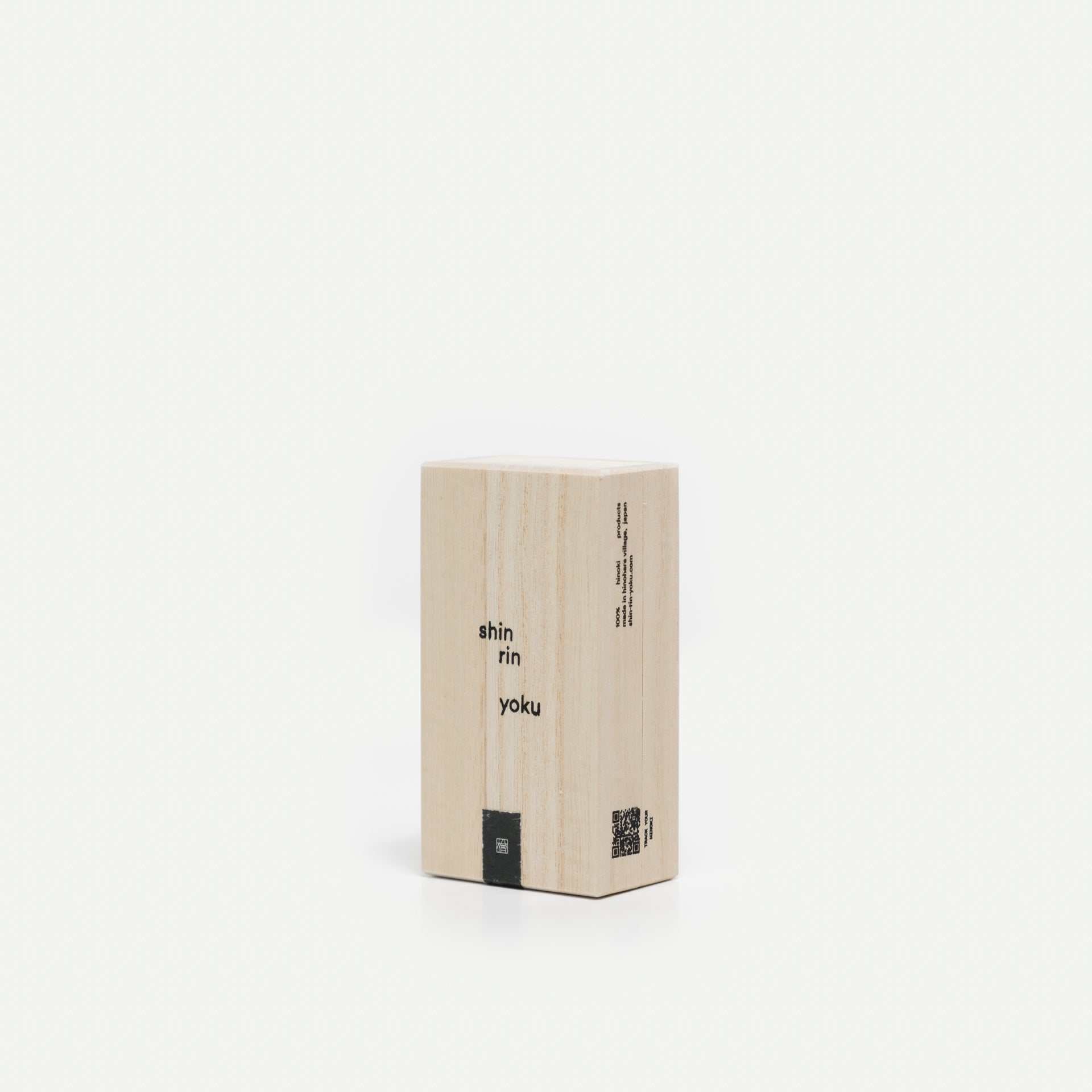 Shin Rin Yoku Hinoki essential oil Incense Cube PM with hinoki leaf essential oil packaging.